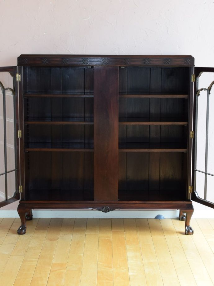 キャビネットの扉の中