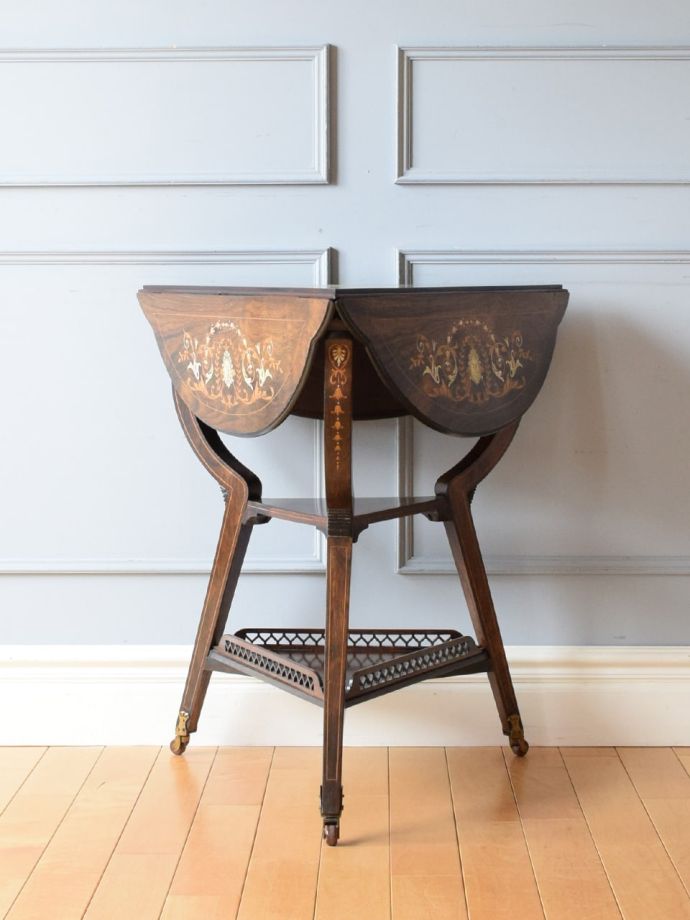 折り畳み式テーブルの側面