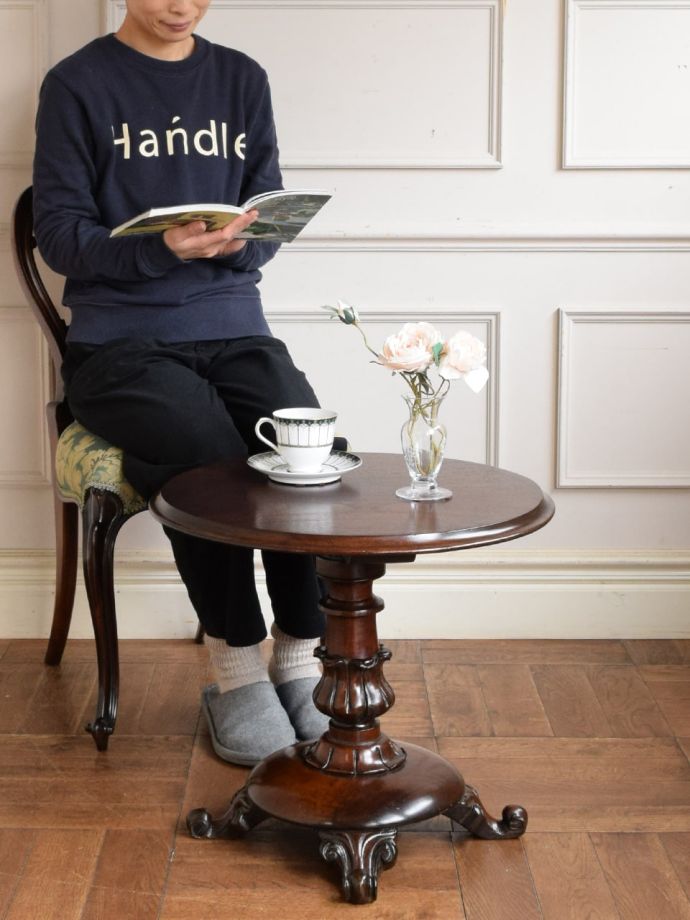 アンティークのコーヒーテーブル