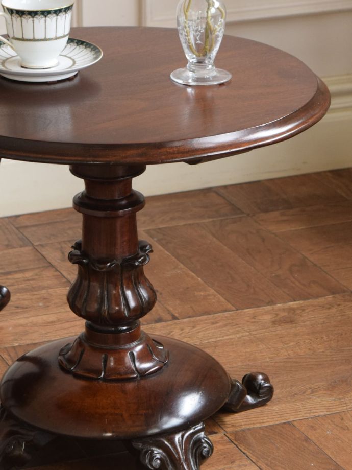 英国のアンティークのおしゃれなテーブル、一本足がオシャレなオーク材