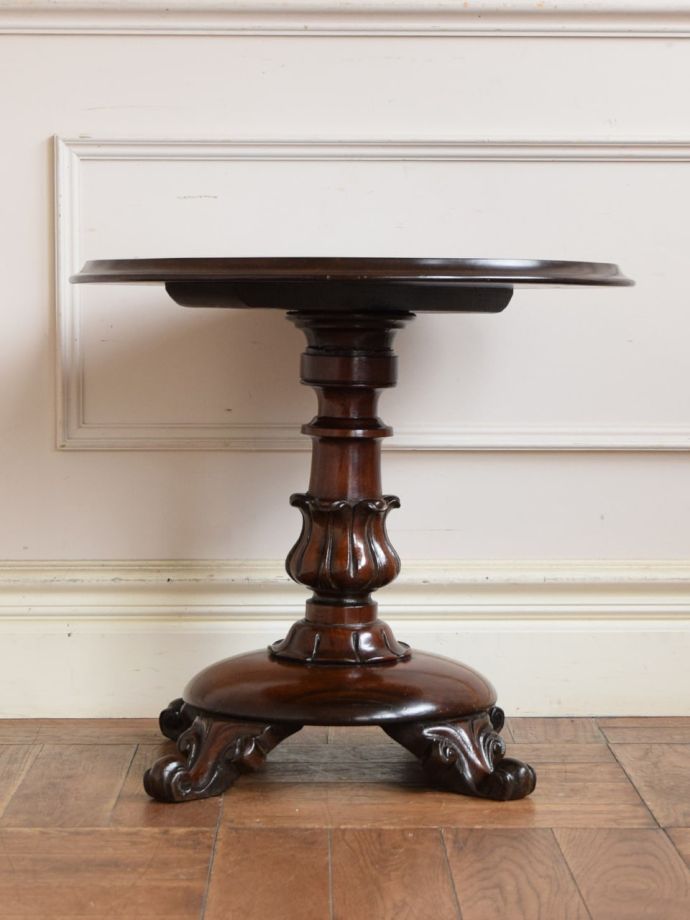 コーヒーテーブルの側面