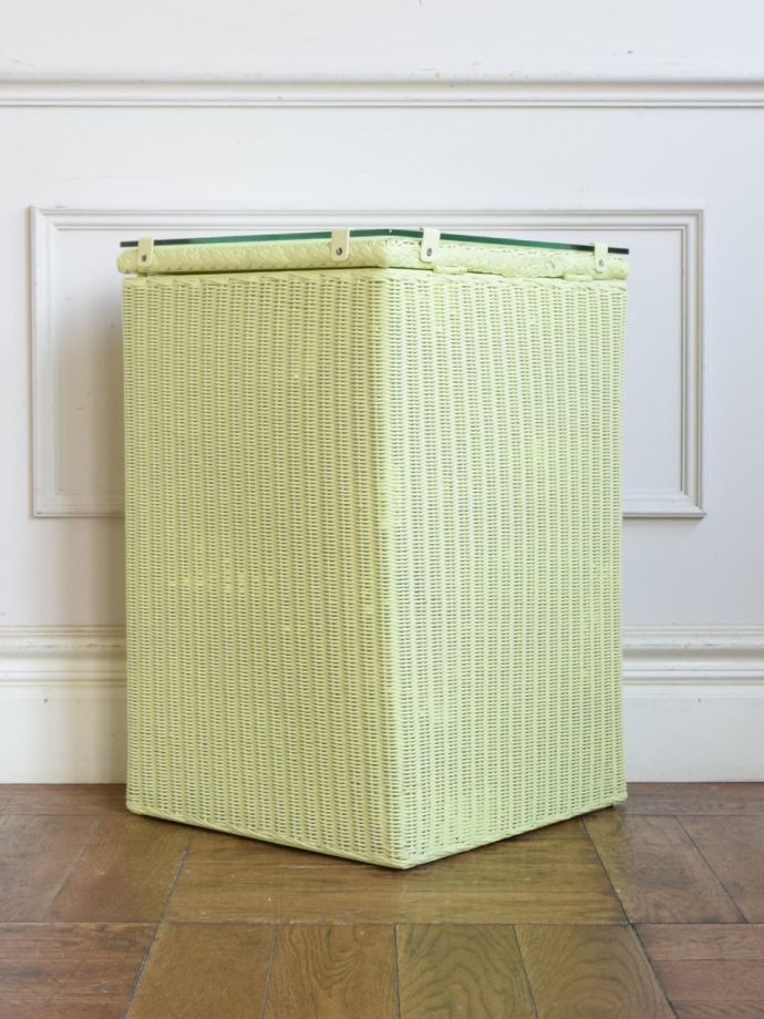 アンティークロイドルームボックスの後ろ姿