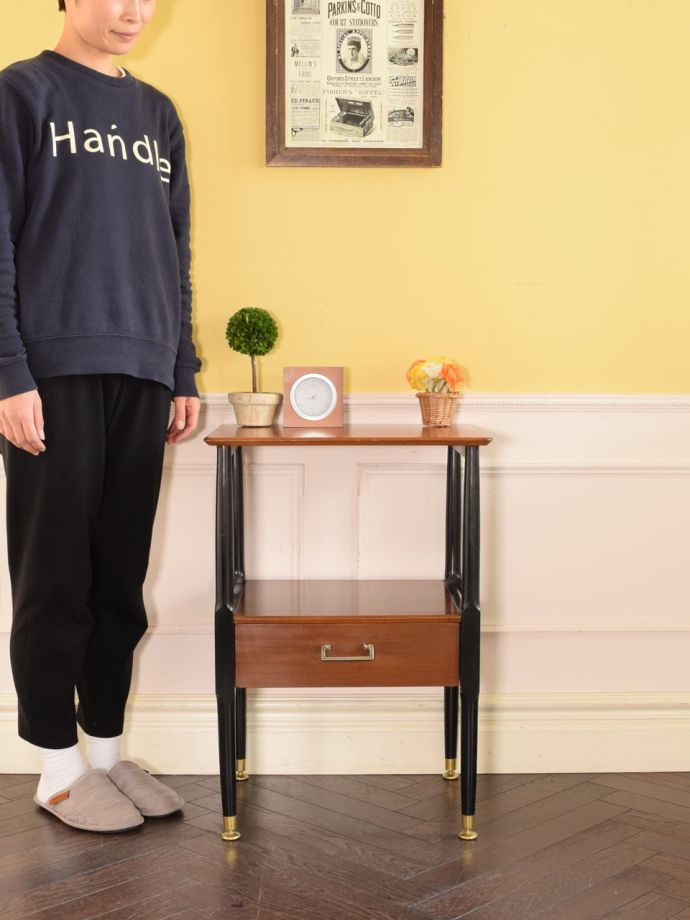 ビンテージのサイドテーブル