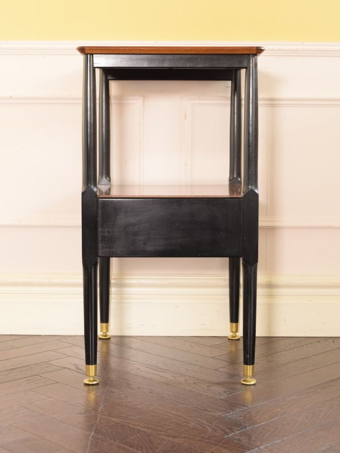 G-PLANのサイドテーブルの側面