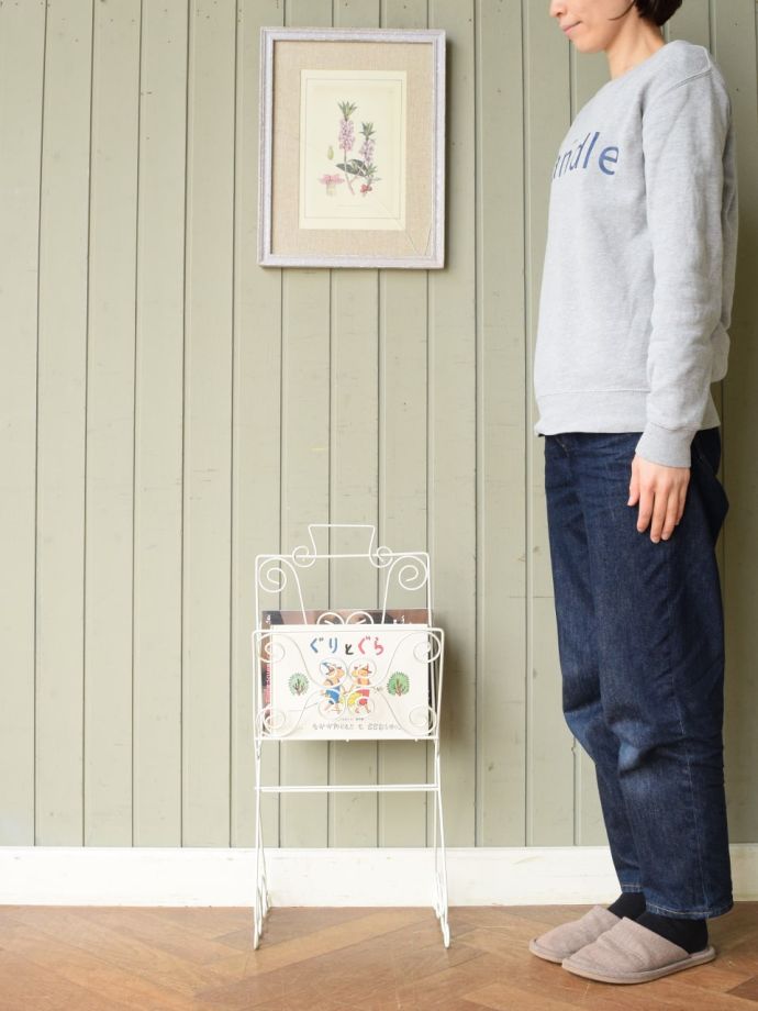 アンティークのおしゃれなマガジンラック