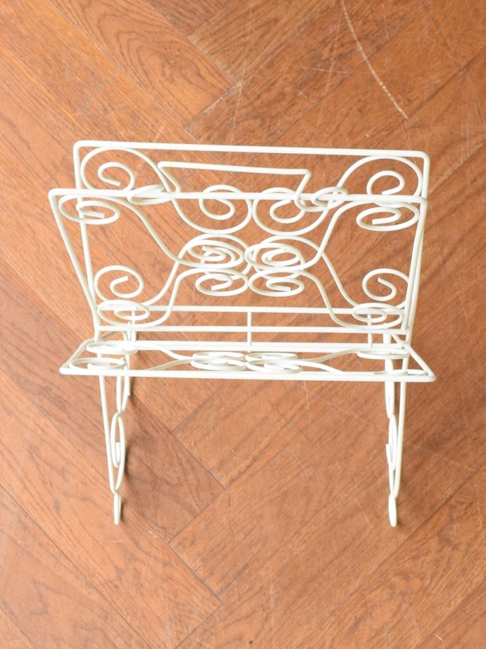 たっぷり収納できるマガジンラック