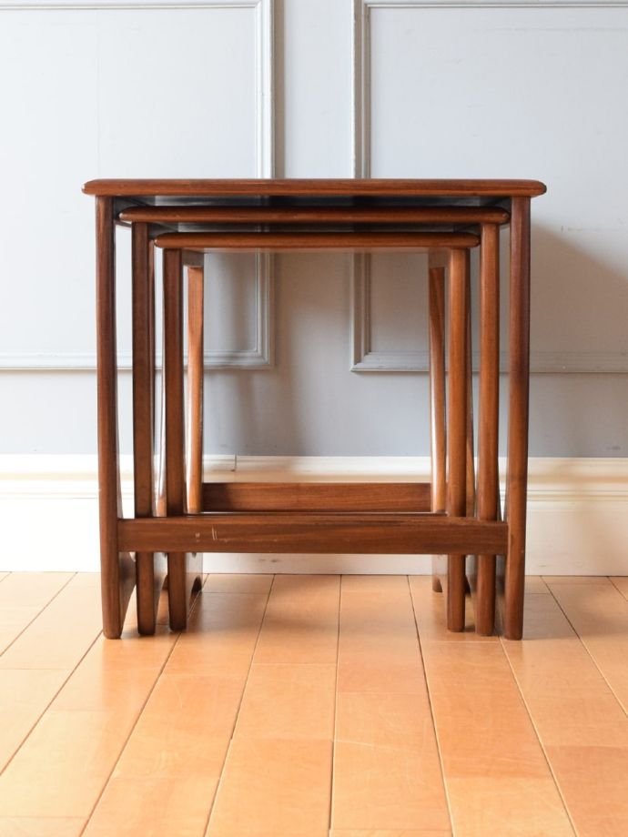 コーヒーテーブルの側面