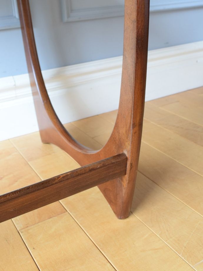 G-PLANのテーブルの足先