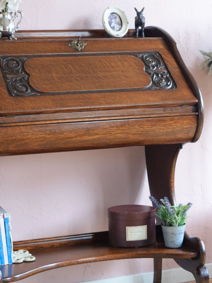 アンティーク家具らしさが漂うビューロー