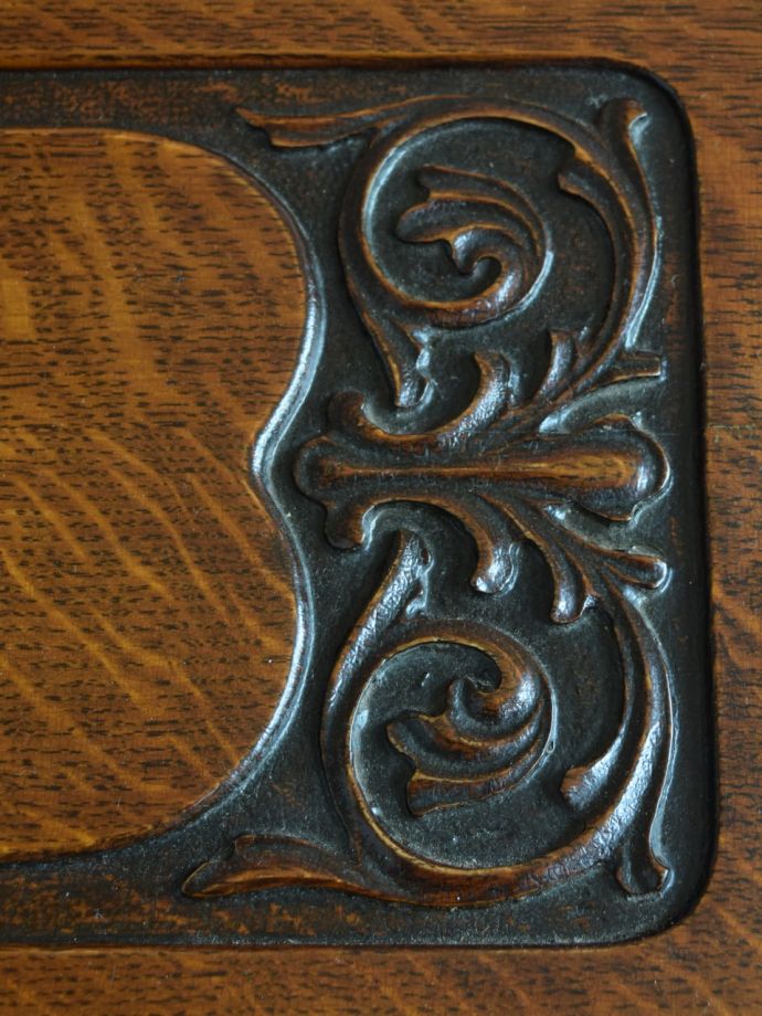 アンティーク家具の装飾