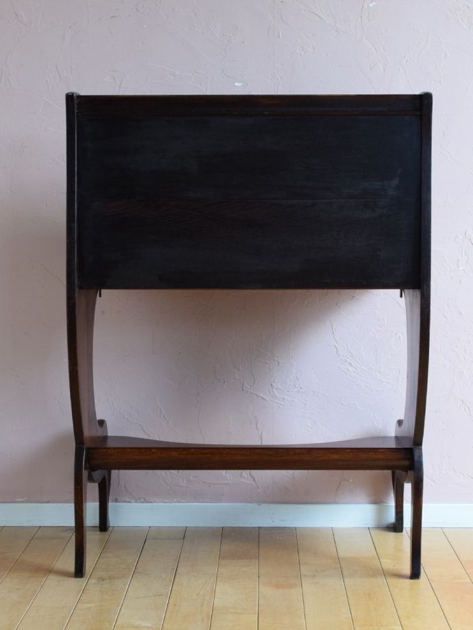 ビューローの後ろ姿