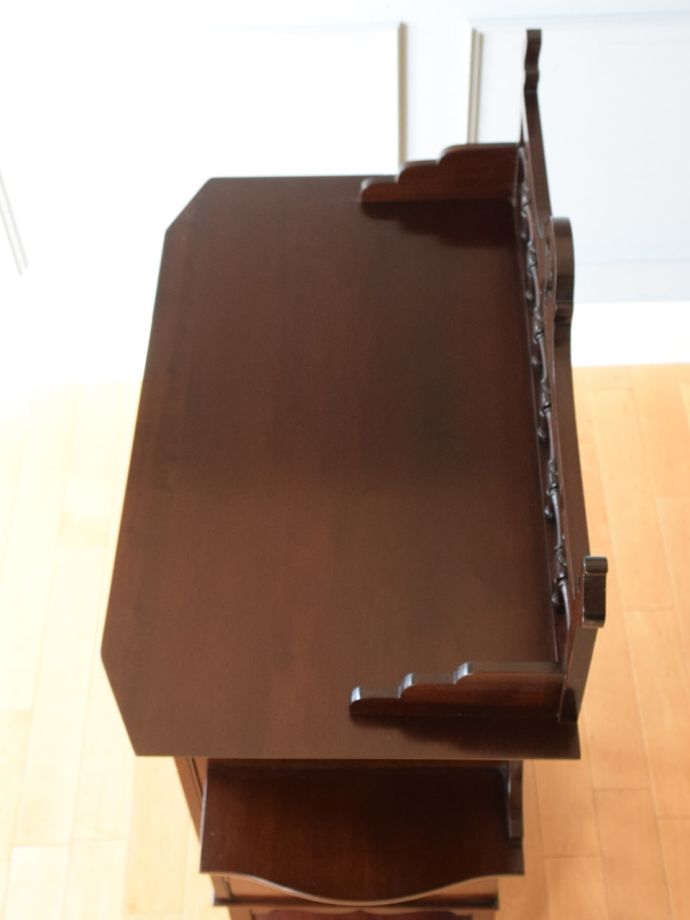 アンティークキャビネットの天板