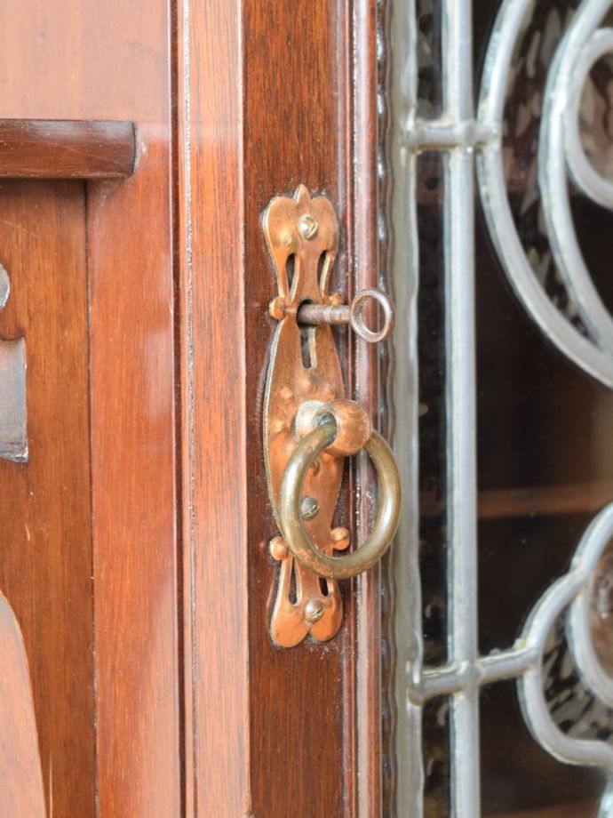 キャビネットの取っ手と鍵