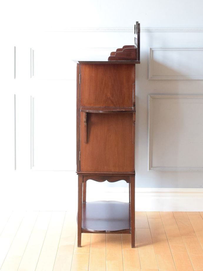 キャビネットの側面