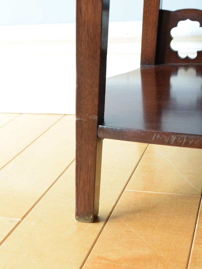 アンティークキャビネットの脚