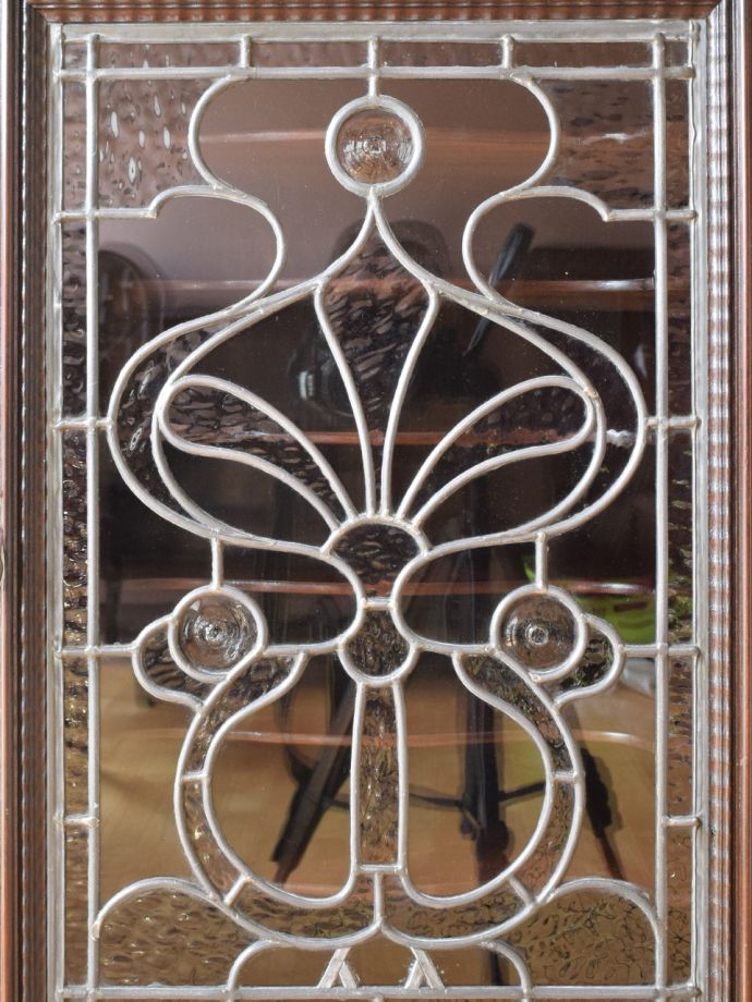 ステンドグラスの扉