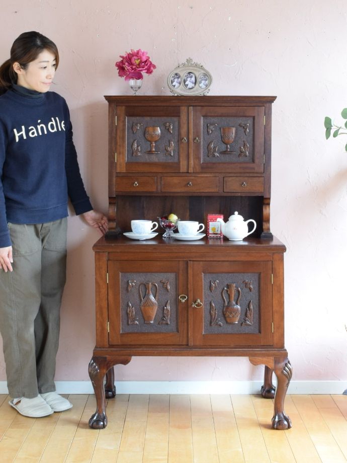 英国アンティークのサイドボード