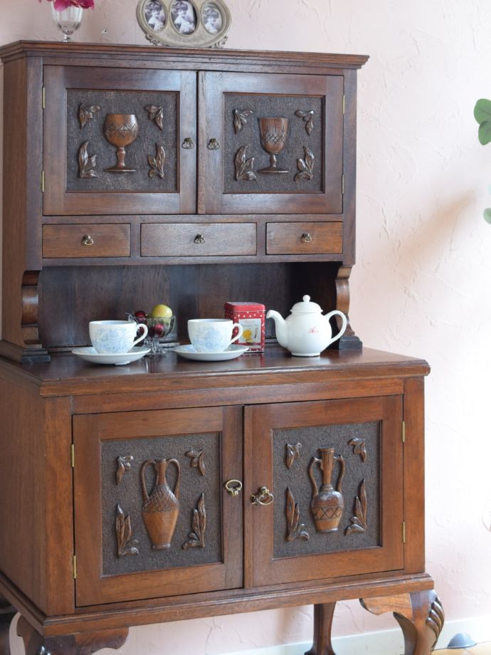 アンティーク家具らしさが漂うサイドボード