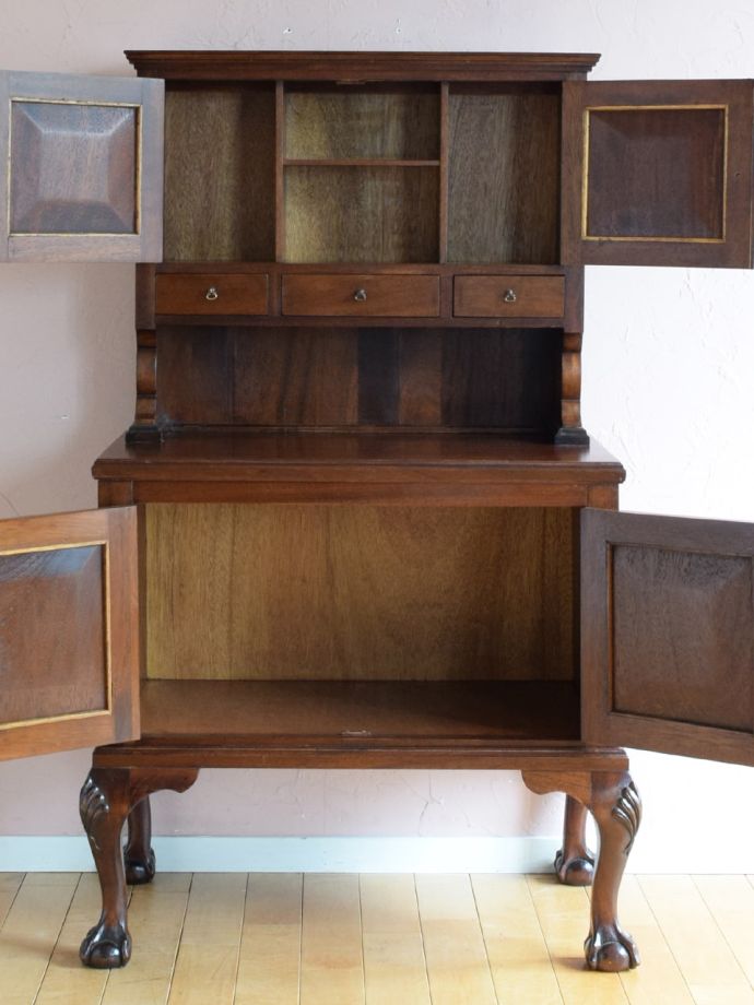 アンティークキャビネットの扉の中