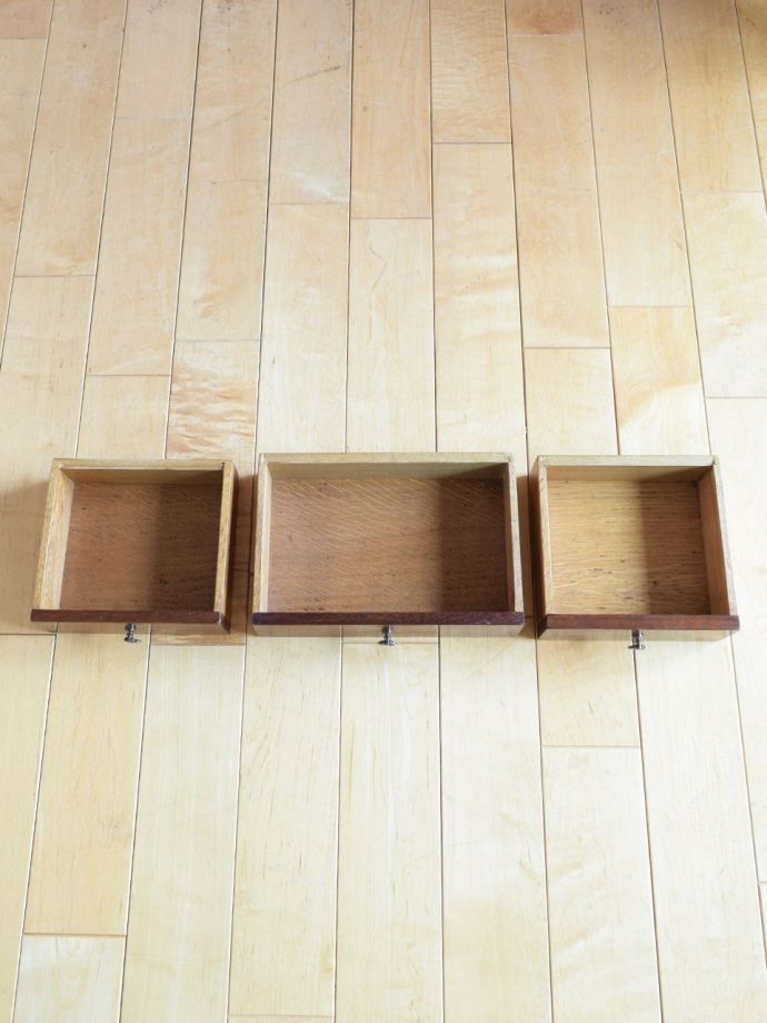 サイドボードの引き出し