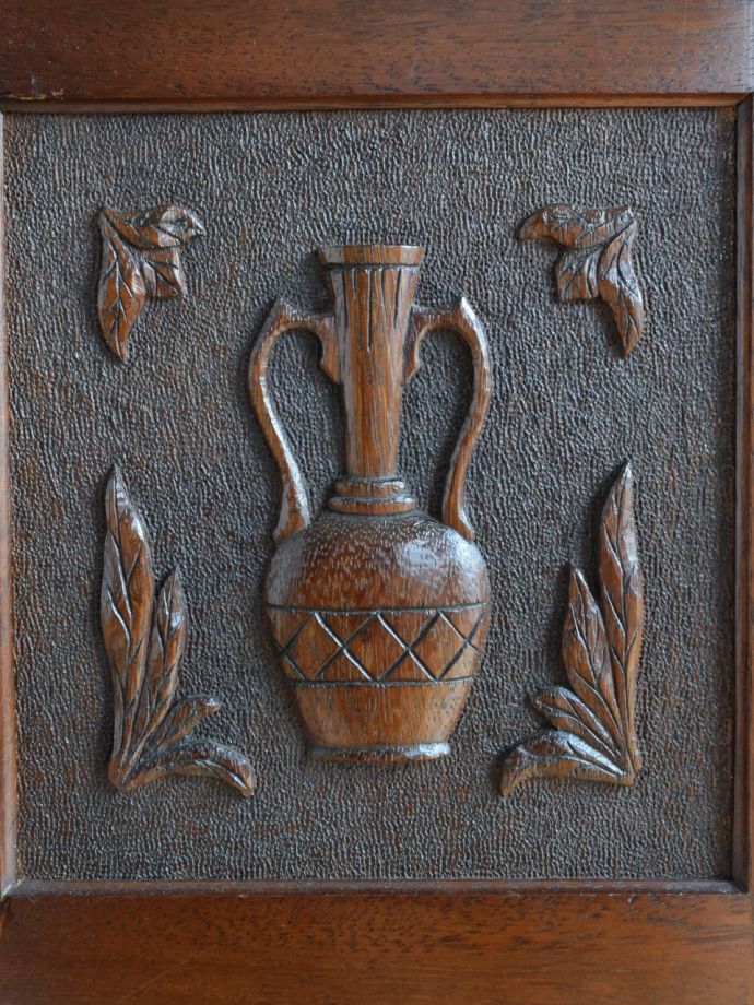 アンティーク家具の装飾