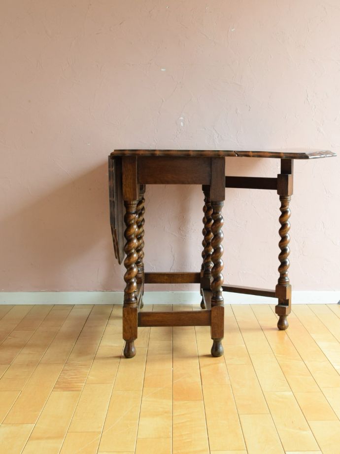 片足を開いた折り畳みテーブル