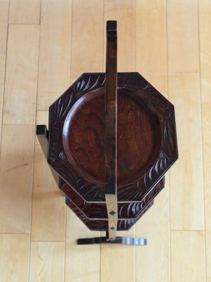 アンティークのケーキスタンドの天板