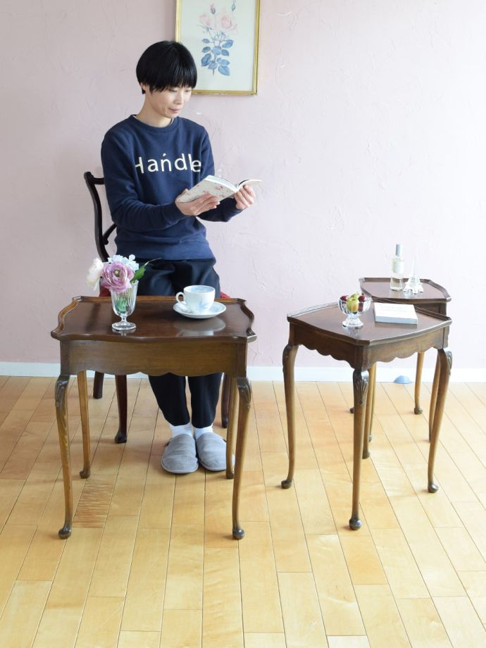 アンティークのネストテーブル