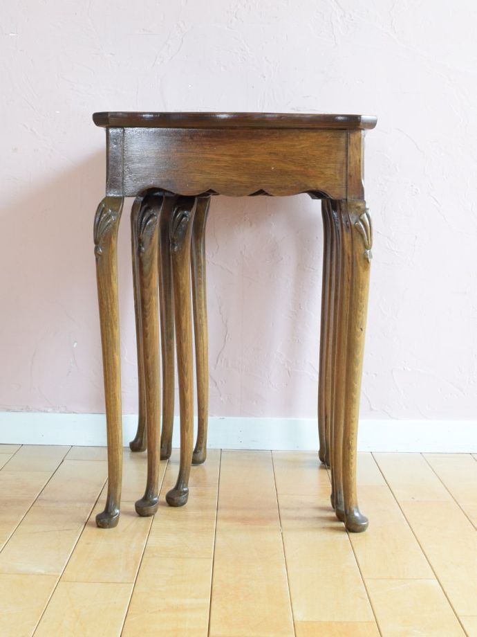 ネストテーブルの横顔