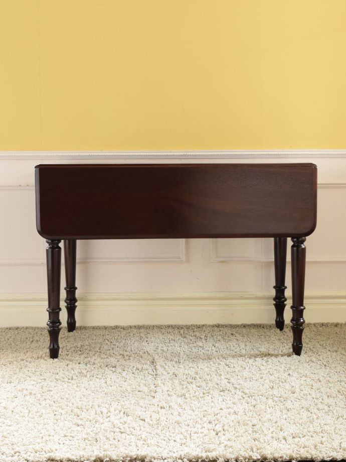 折り畳み式テーブルの反対側