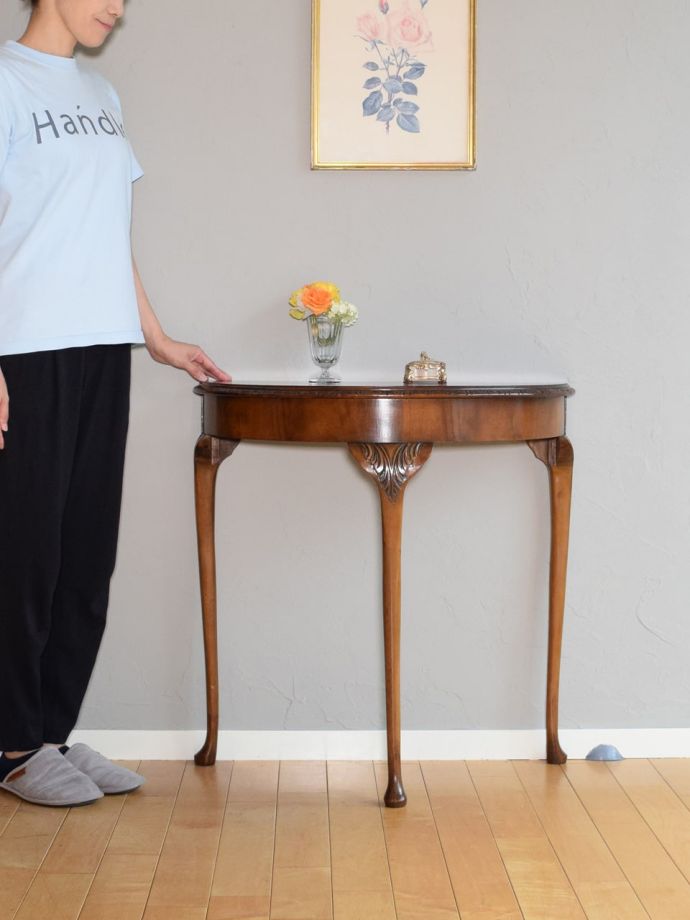 アンティークのコンソールテーブル