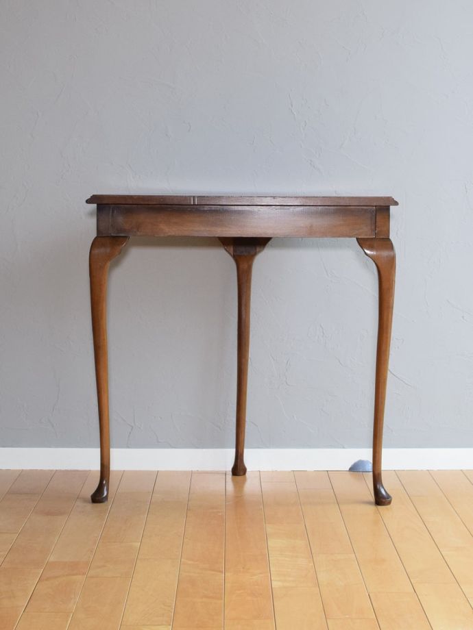 コンソールテーブルの後ろ姿