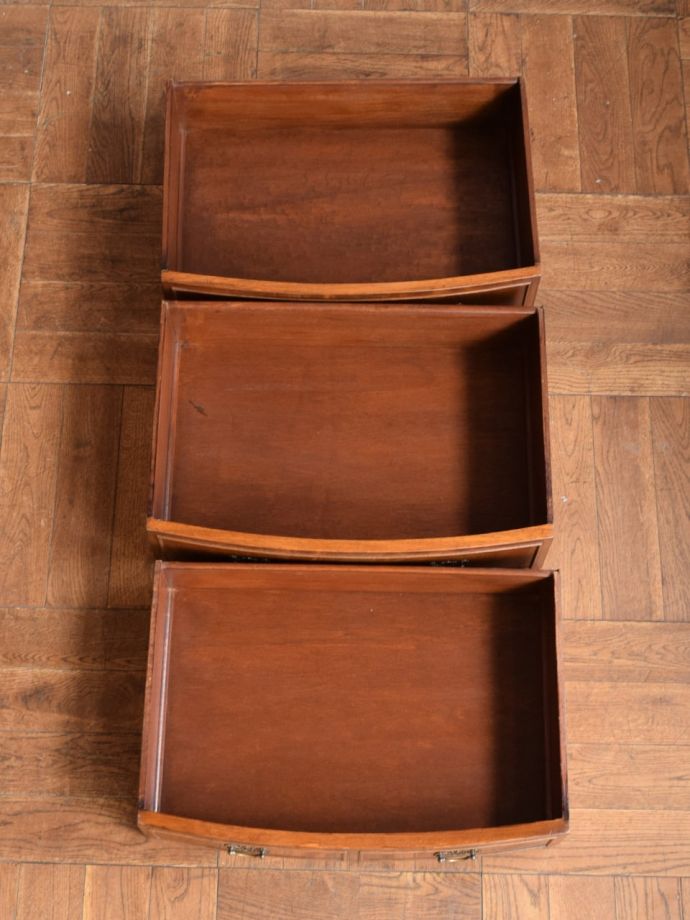 おしゃれなチェストの引き出しの中