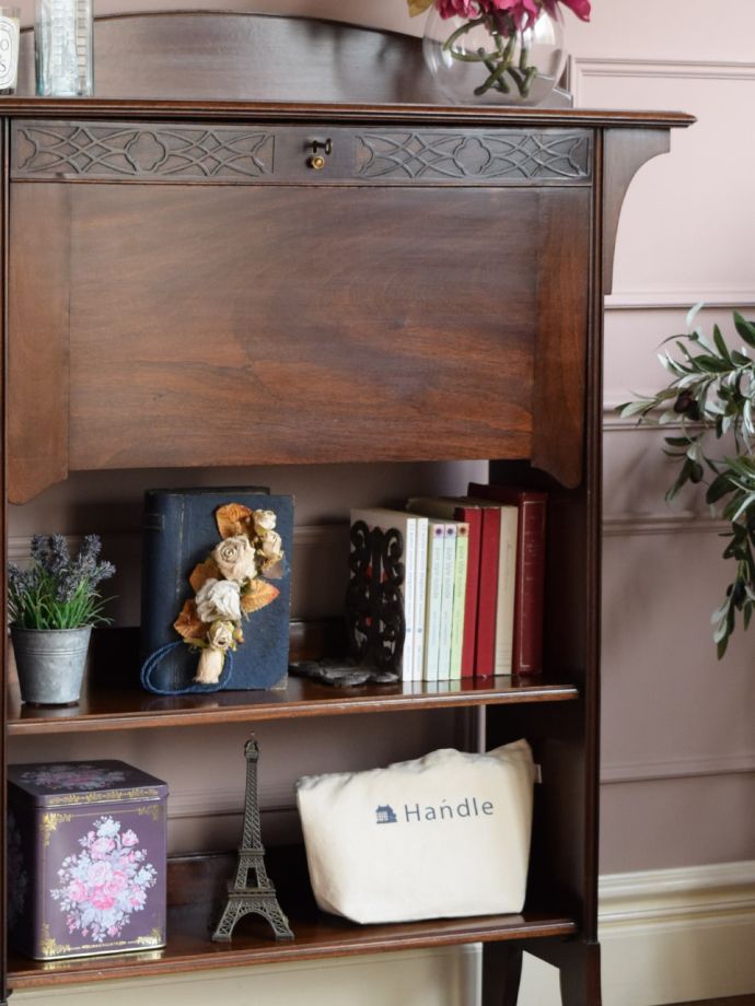 アンティーク家具らしさが漂うビューロー