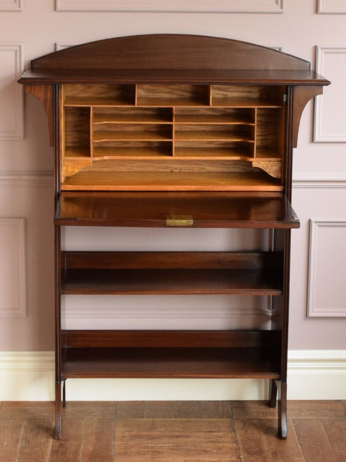 アンティークビューローの扉の中