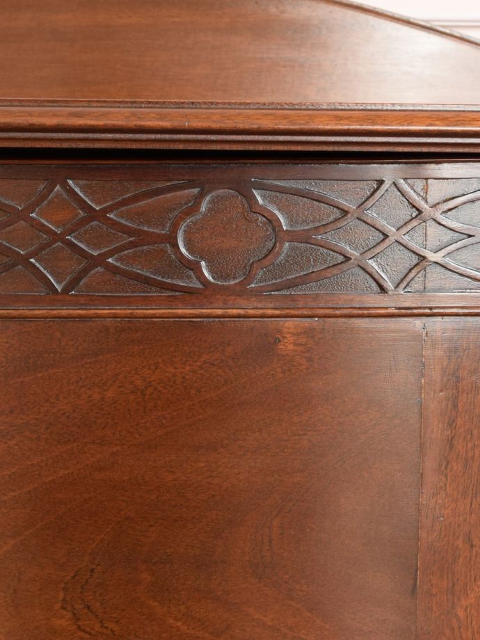 アンティーク家具の装飾