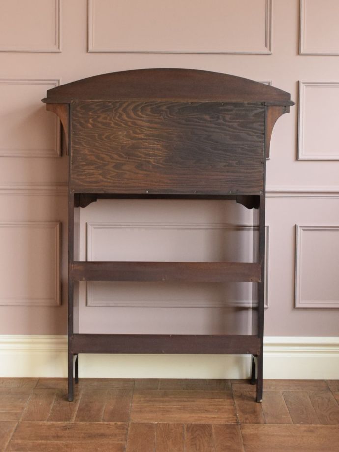 ビューローの後ろ姿