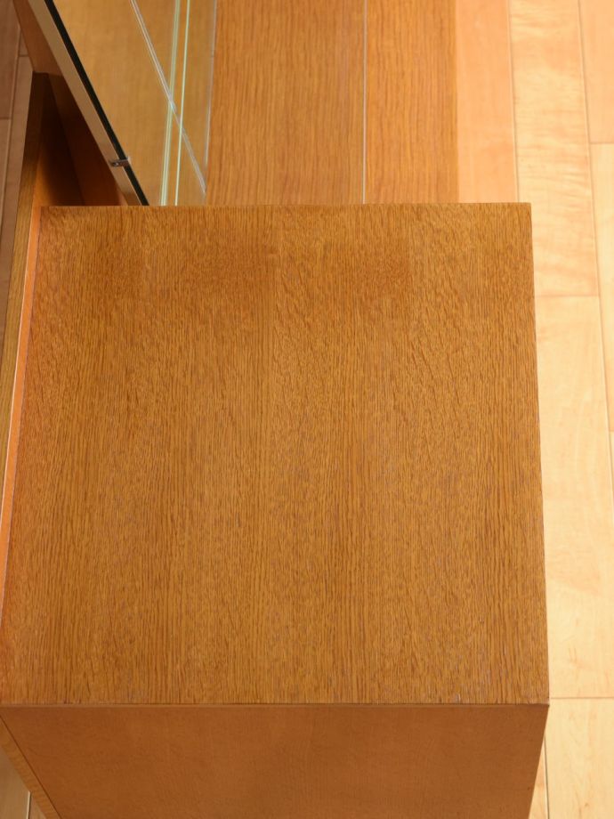 G-planのビンテージドレッサーの天板