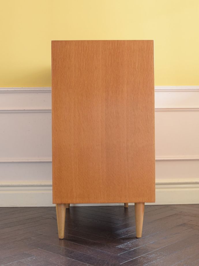 チェストの側面