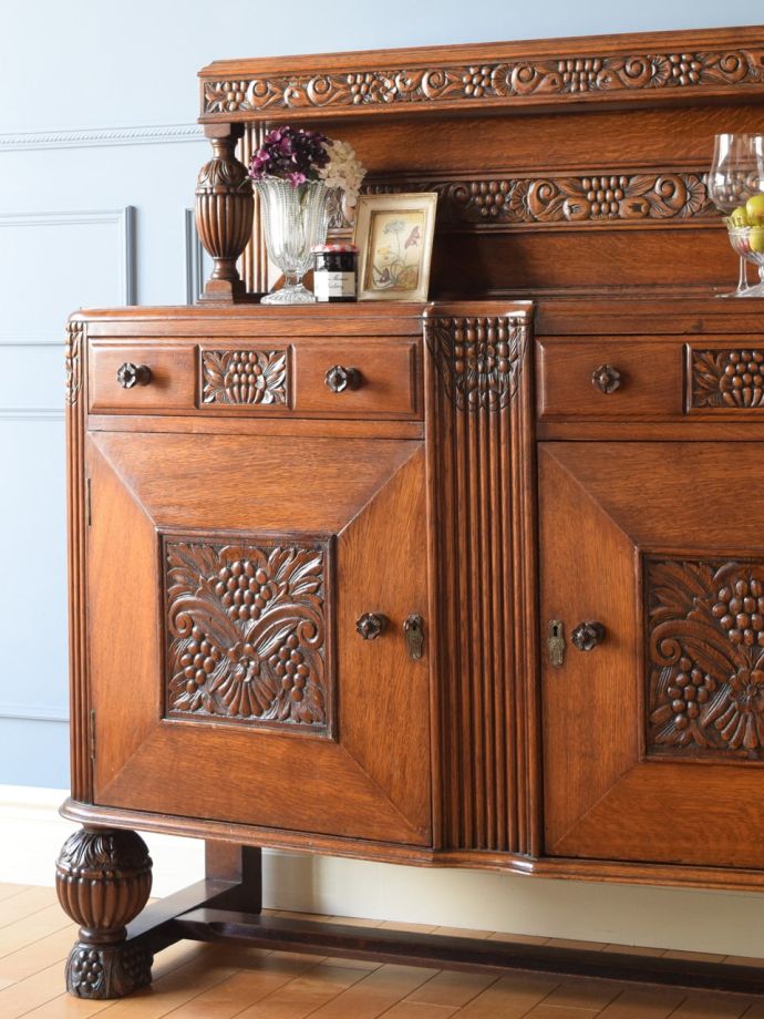 アンティーク家具らしさが漂うサイドボード