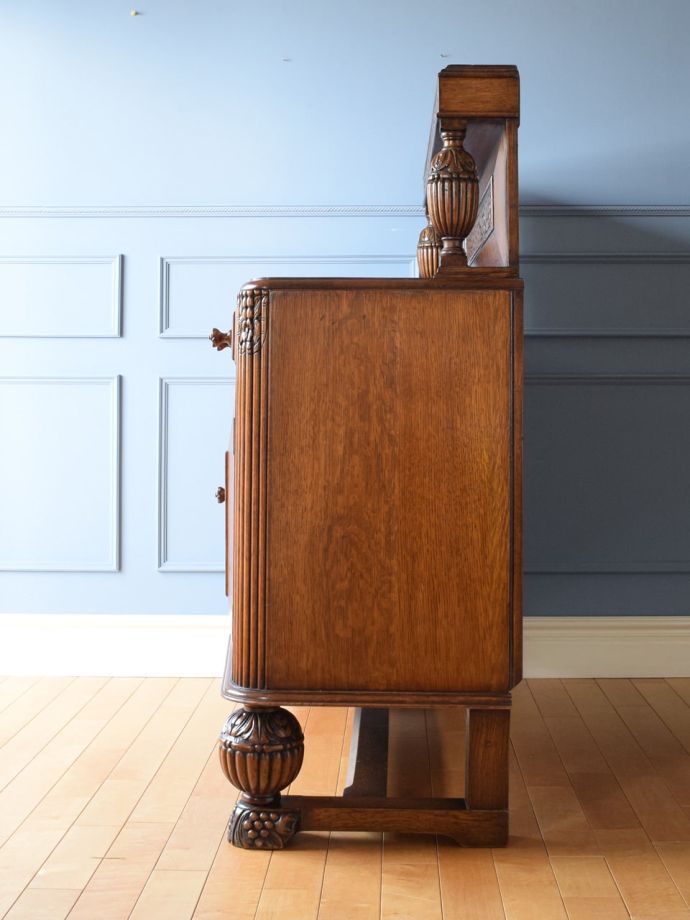 サイドボードの側面