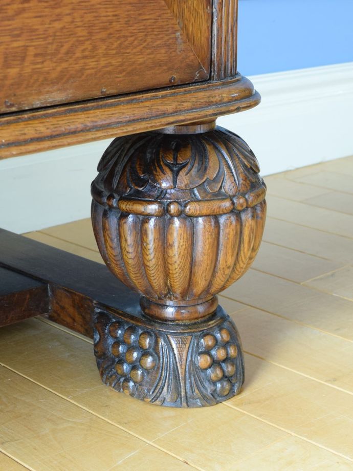 アンティーク家具の脚