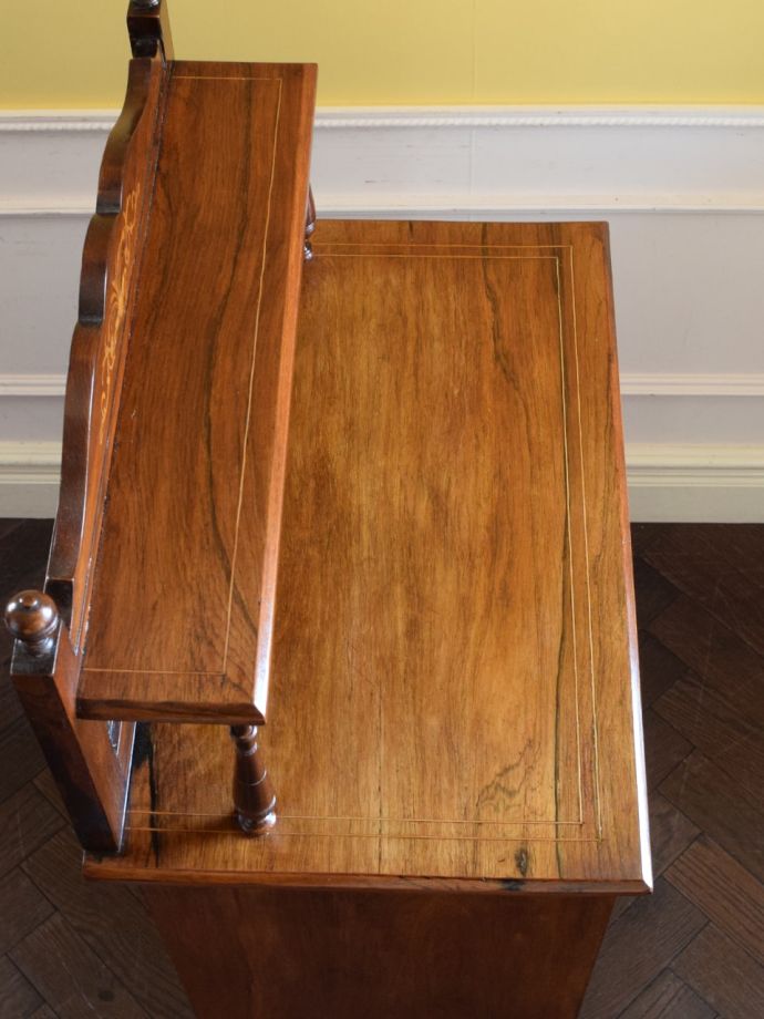 サイドキャビネットの天板