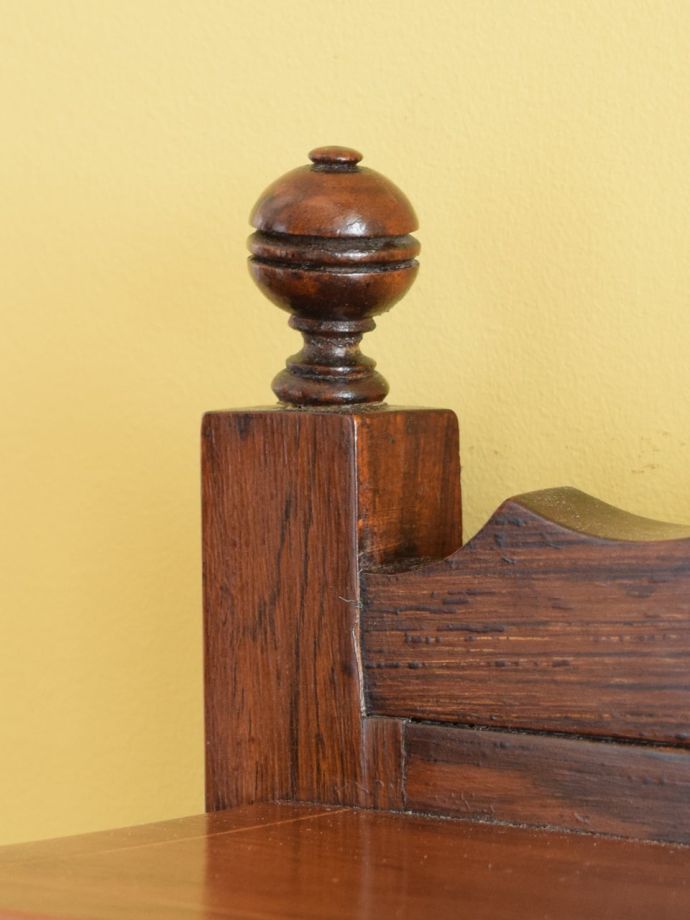 アンティーク家具の装飾