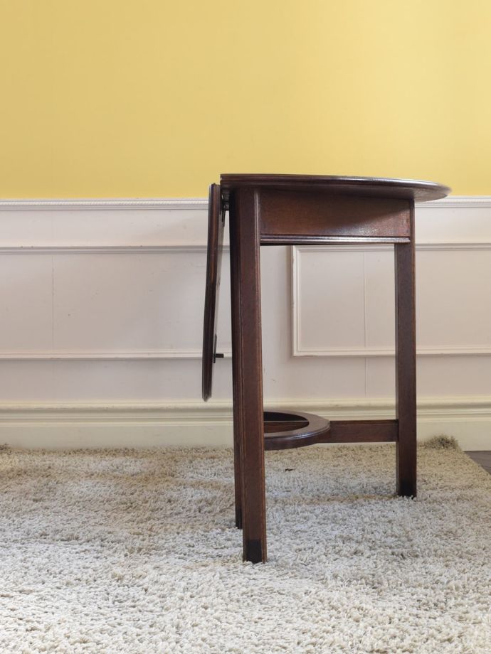 折り畳み式テーブルの側面