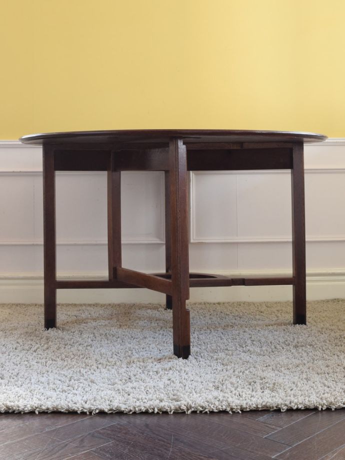 いろんな表情が楽しめるダイニングテーブル