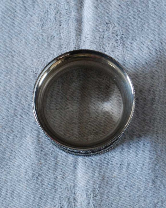 アンティーク シルバー製 アンティーク雑貨 英国輸入の銀アイテム、アンティークシルバーのナプキンリングセット。使って楽しんで下さいアンティークシルバーの上品な輝きを楽しんで下さい。(k-3223-z)