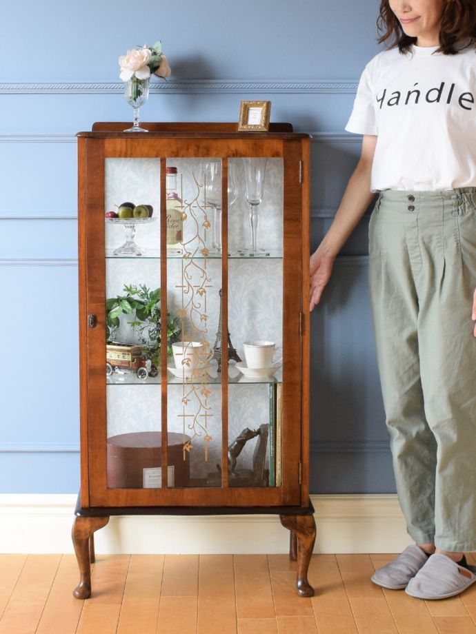 英国アンティークのガラスキャビネット