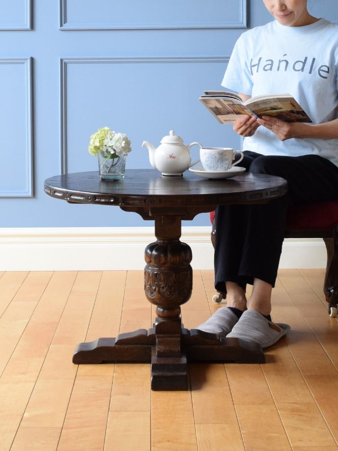 アンティークのオケージョナルテーブル