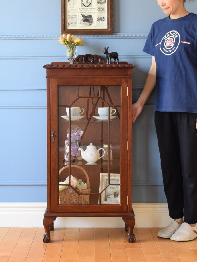 英国アンティークのガラスキャビネット